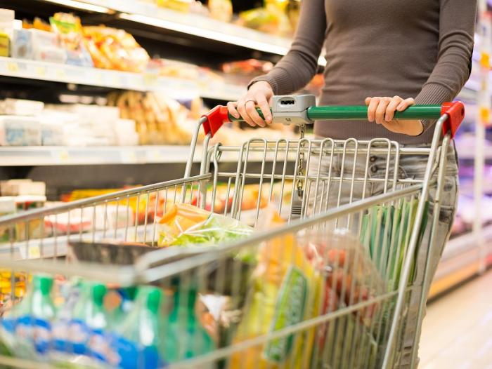 Confianza del consumidor sufre en abril, la peor caída en su historia 