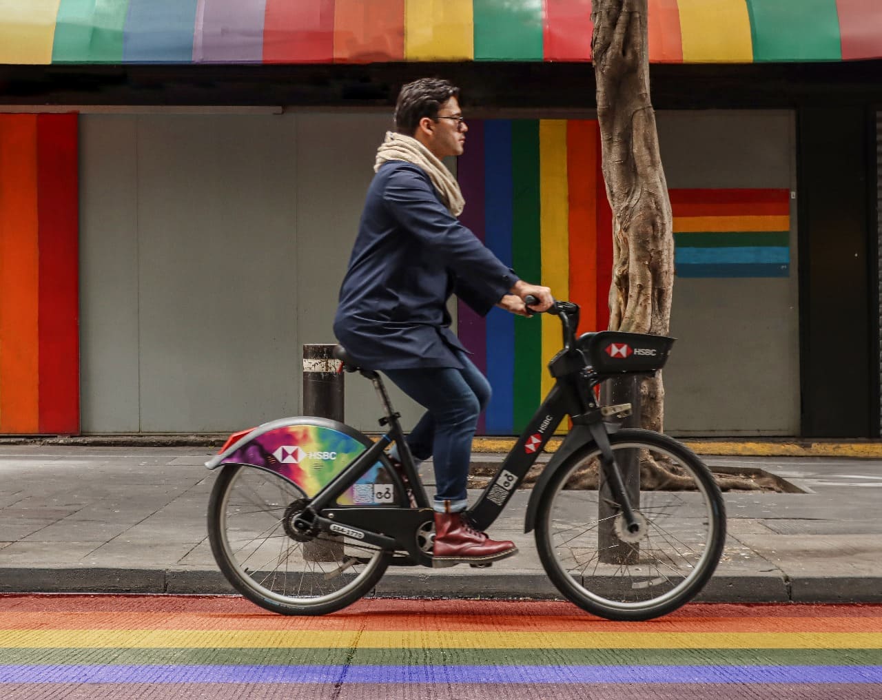 Celebra ECOBICI Día del Orgullo con mil bicicletas conmemorativas y una cicloestación intervenida