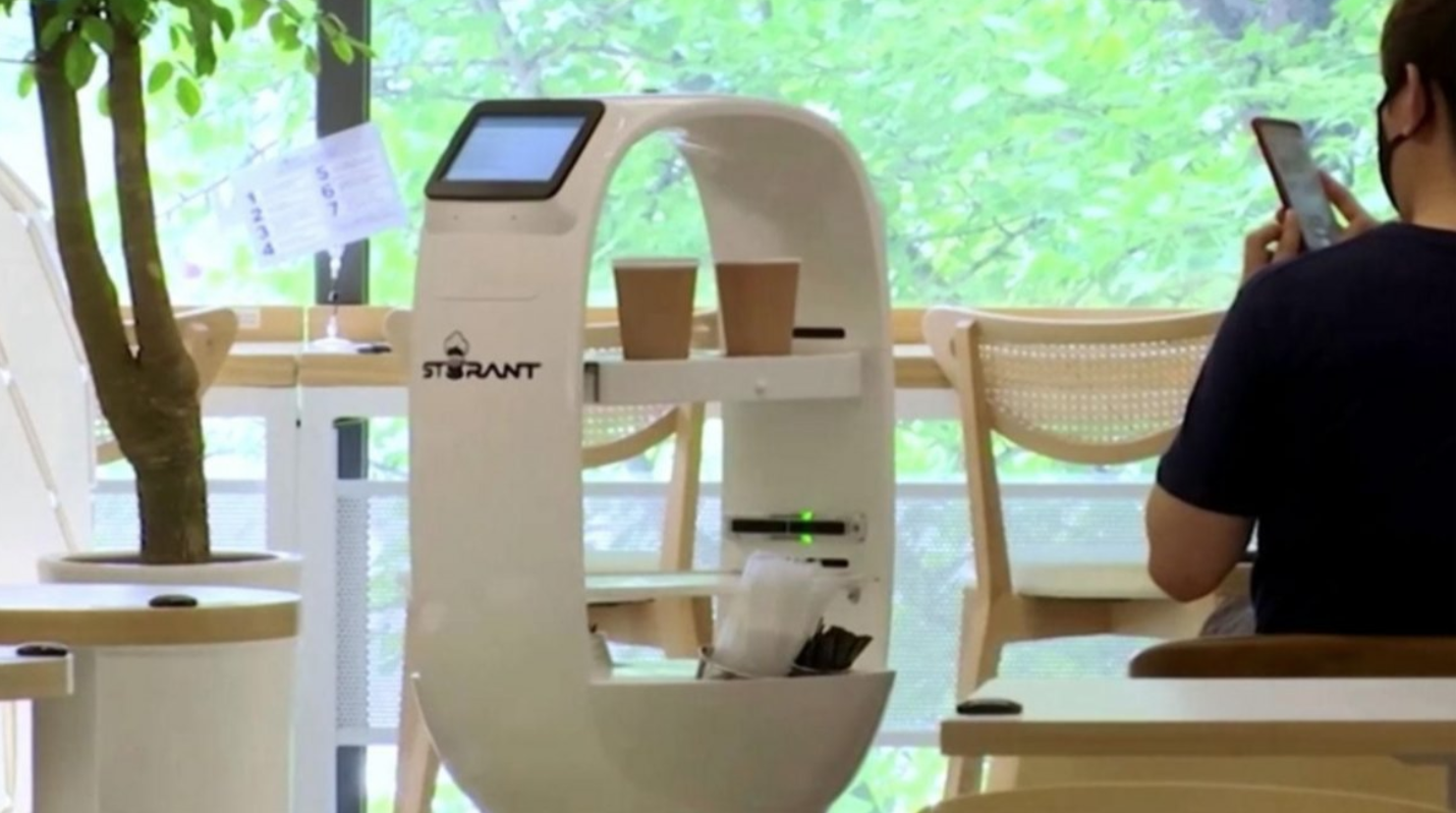 Robots que preparan y sirven café, alternativa ante la sana distancia