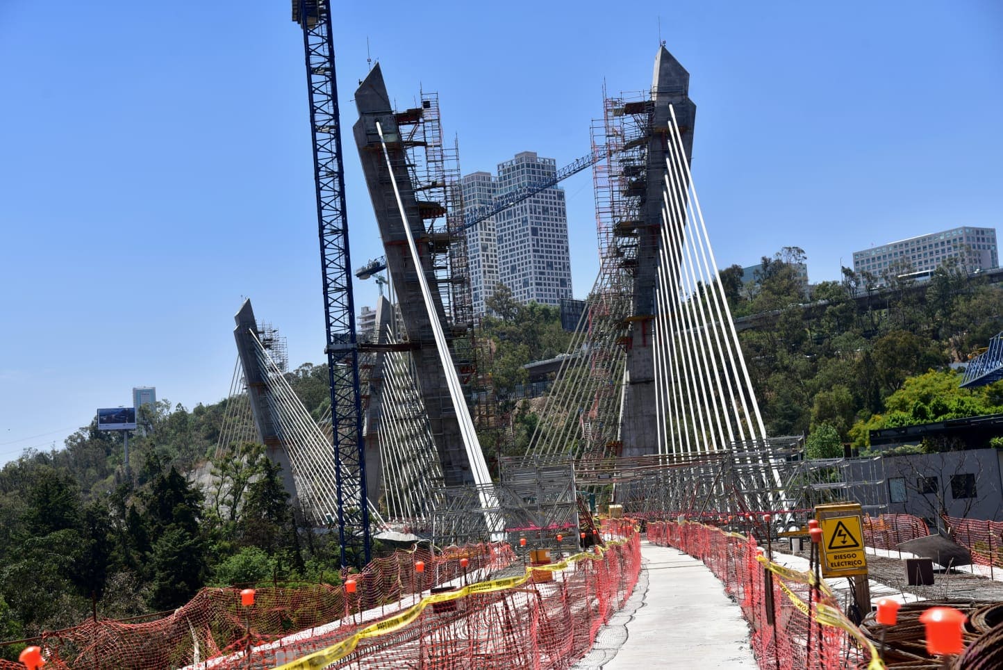 Único en el mundo, el diseño del puente atirantado del tren 