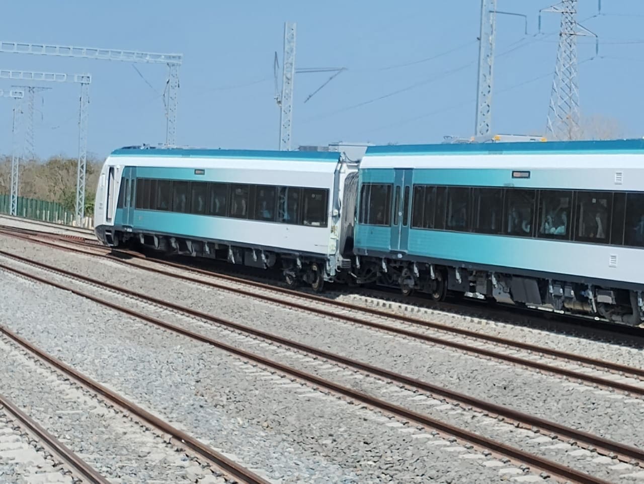Reportan descarrilamiento de convoy del Tren Maya en Tixkokob, Yucatán