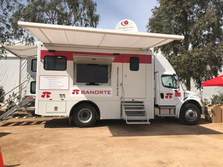 Banorte abre unidad móvil en Poza Rica como apoyo a la población