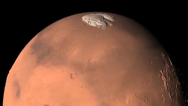 La NASA encuentra agua helada en Marte