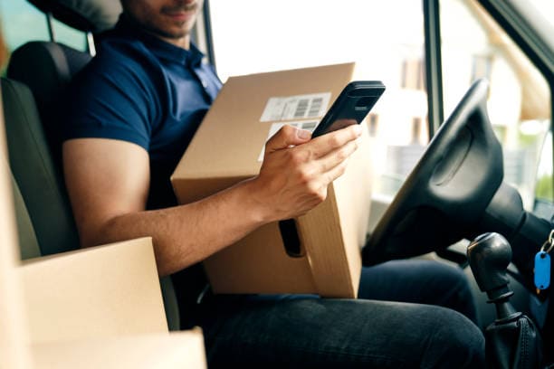 Cuidado con mensajes falsos sobre problemas en la entrega de paquetes o envíos