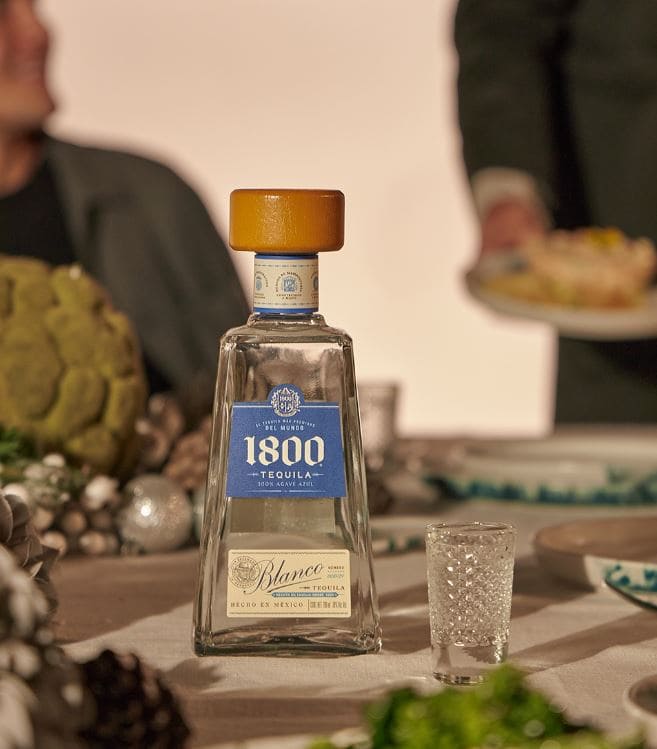 Ruta del Tequila, entre rieles, agaves y sombreros