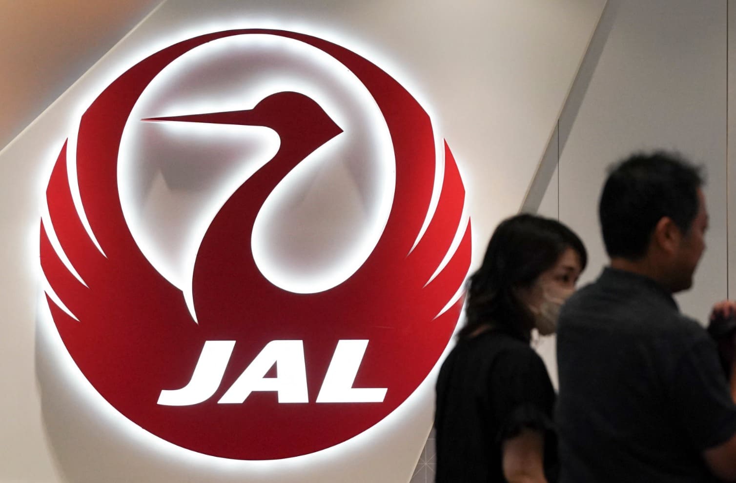 Japan Airlines sufre un ataque cibernético; suspendió venta de boletos y retrasó vuelos