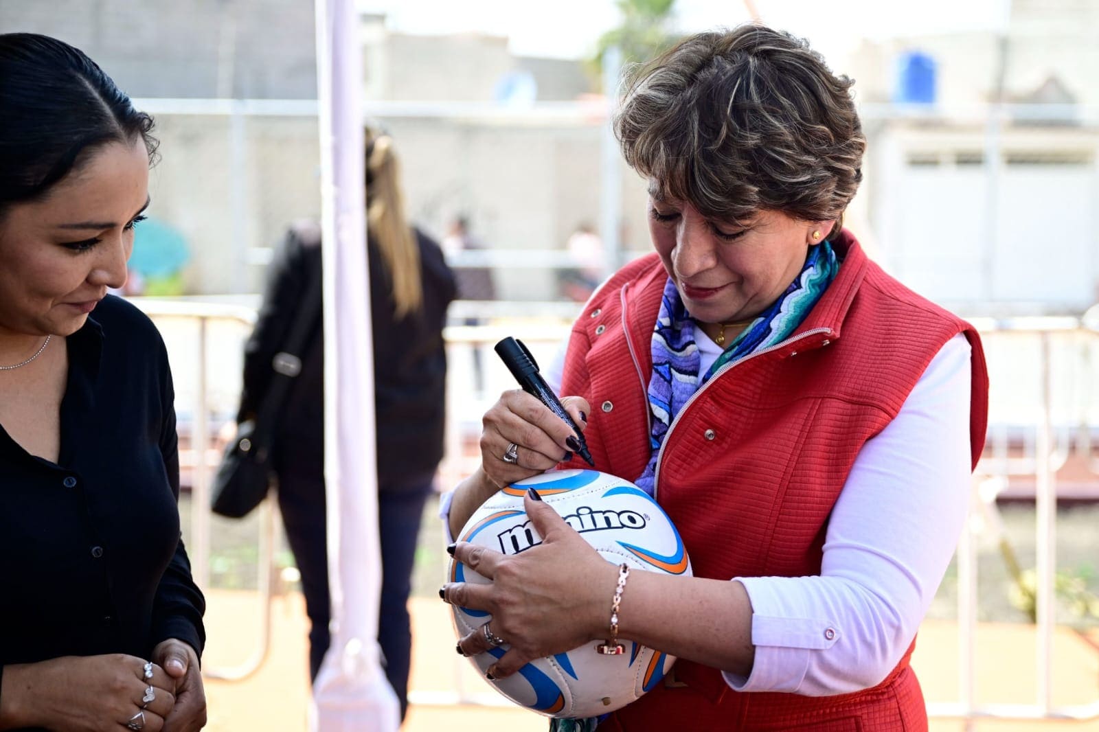 Rehabilita Gobernadora Delfina Gómez Álvarez la Unidad Deportiva Santa Inés en Nextlalpan con una inversión de 27 mdp