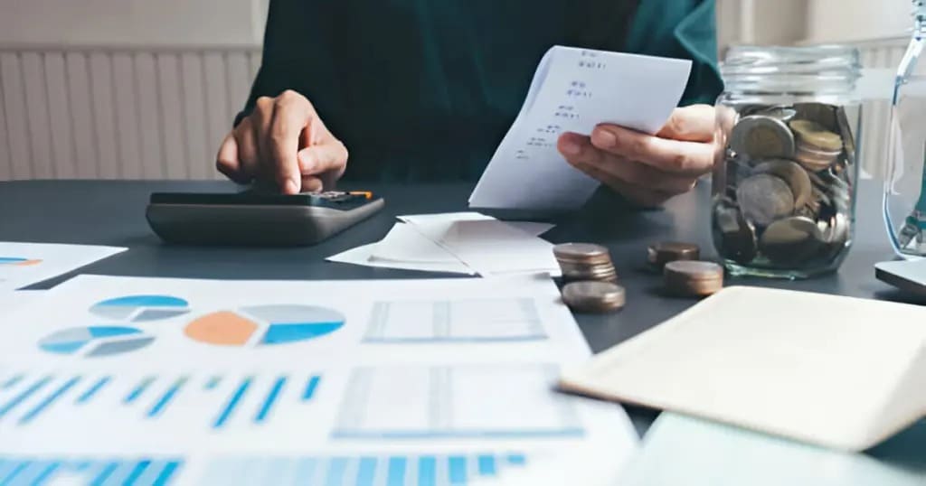 Aprende a administrar tu dinero de la mano del experto Ernesto Reséndiz