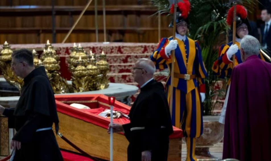 Luto por muerte del papa Francisco acabará el 4 de mayo; cónclave para elegir a sucesor iniciaría entre el 5 y el 10 de mayo