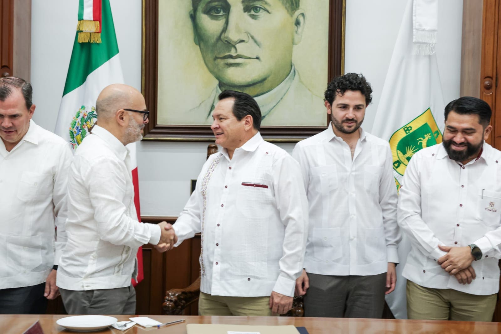 Gobierno de Yucatán y Banco Santander estrechan relaciones para impulsar proyectos estratégicos