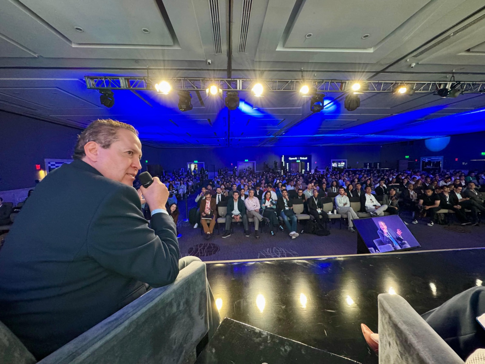 Propone Eruviel Ávila incluir inteligencia artificial en educación básica