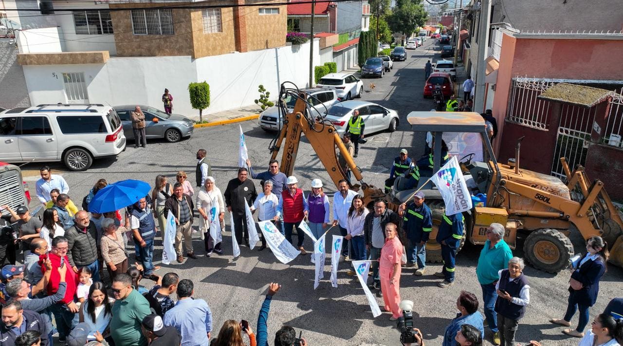 Gobierno de Pedro Rodríguez cumple a familias de Lomas de Atizapán: arranca obra clave de repavimentación