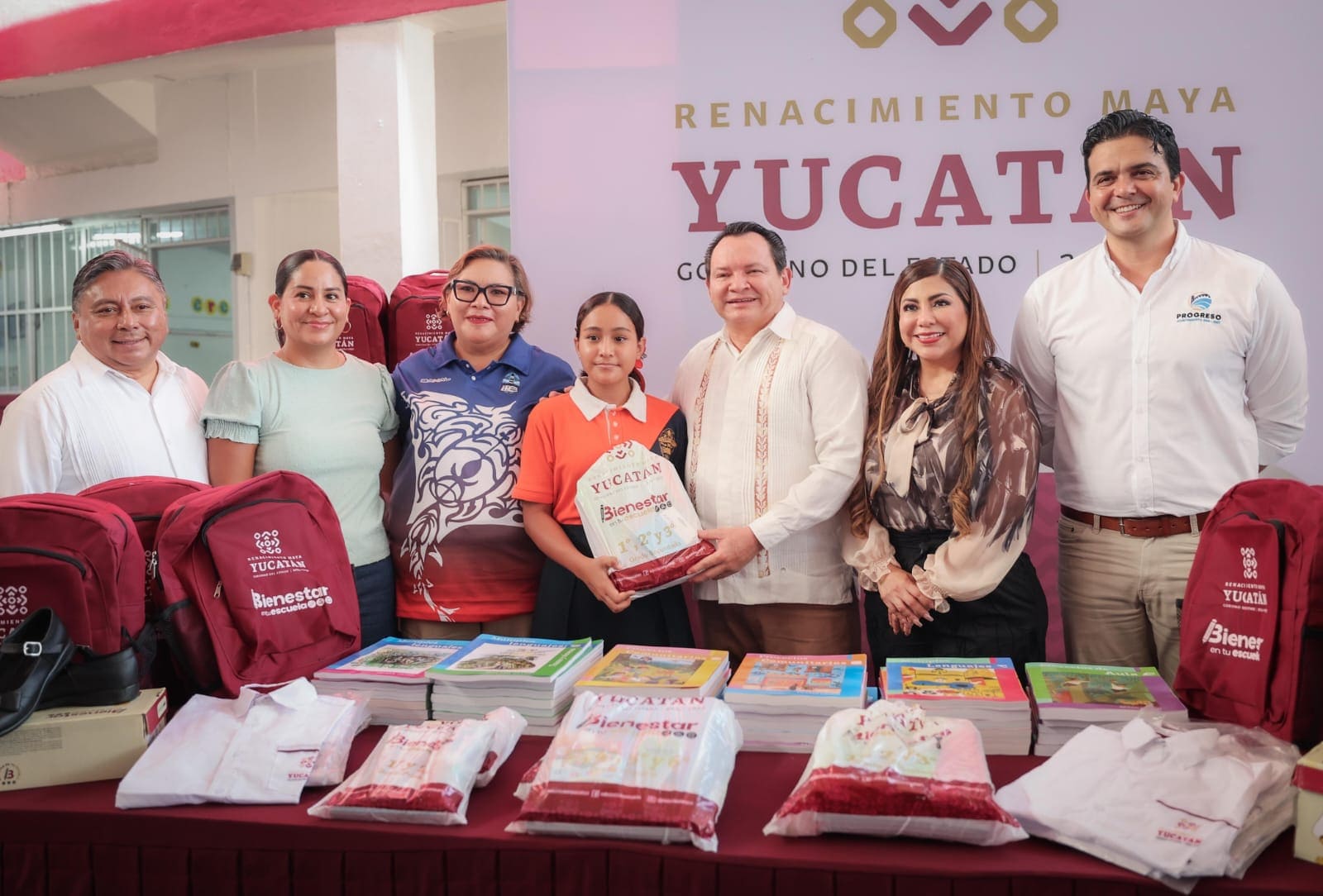 Gobernador Díaz Mena renueva escuela con casi 100 años de historia en Progreso