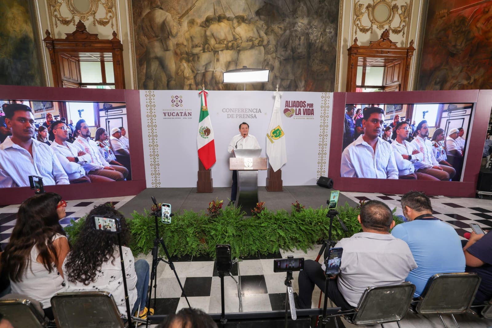 Gobernador Joaquín Díaz Mena cumple compromiso y presenta reformas al Isstey