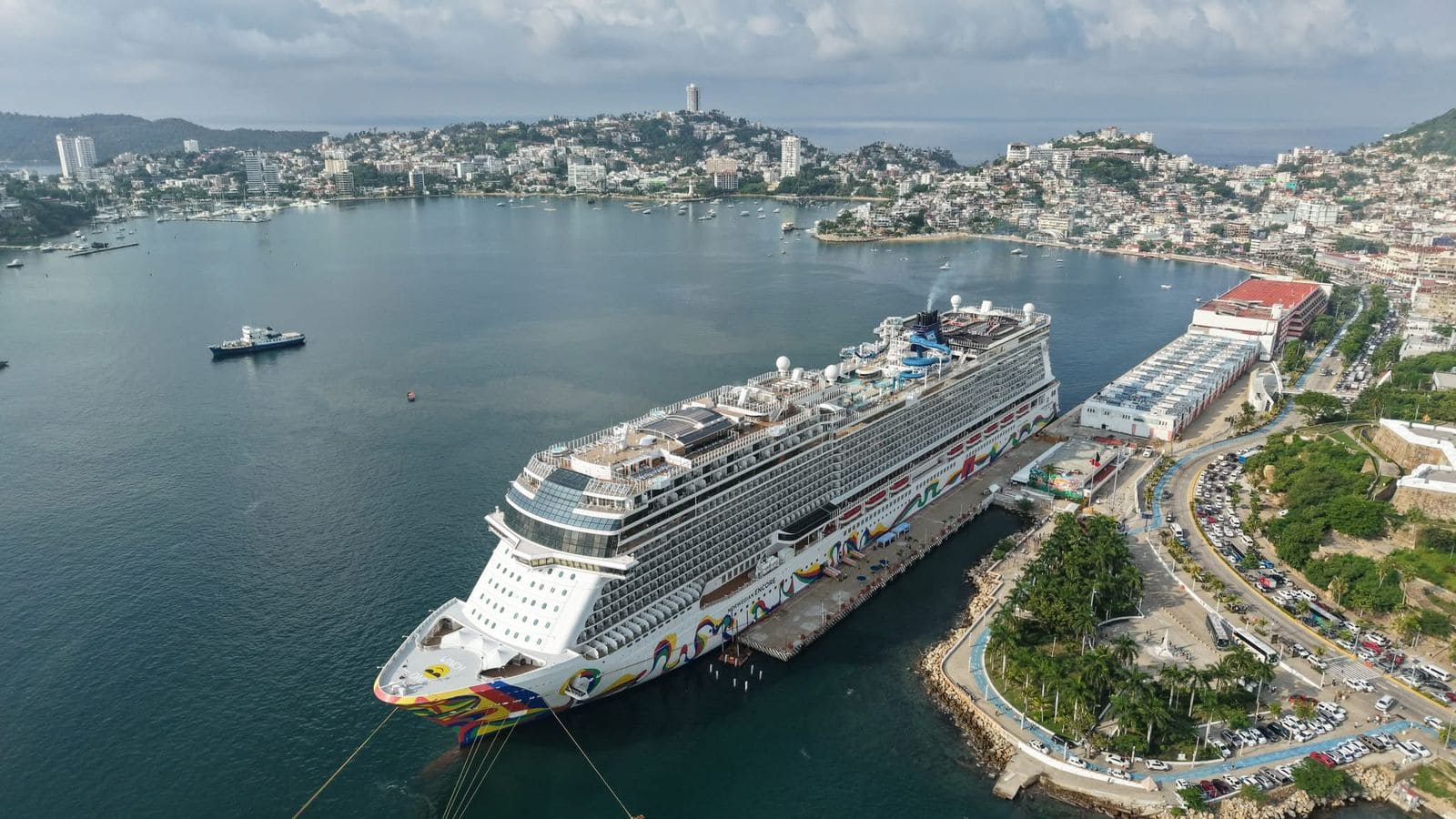Acapulco recibe al Norwegian Encore y activa la temporada de cruceros 