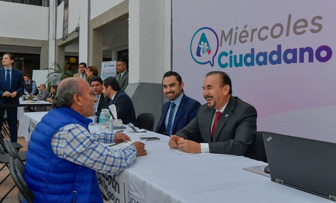 Vecinos de Atizapán de Zaragoza reciben atención personalizada durante el 